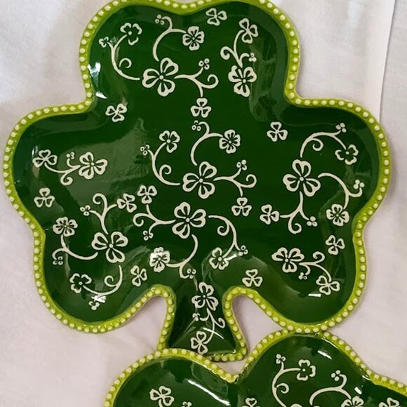 temp-tations® green 'Floral Lace' Shamrock, 9" plates, Set Of 2 - Picture 1 of 5